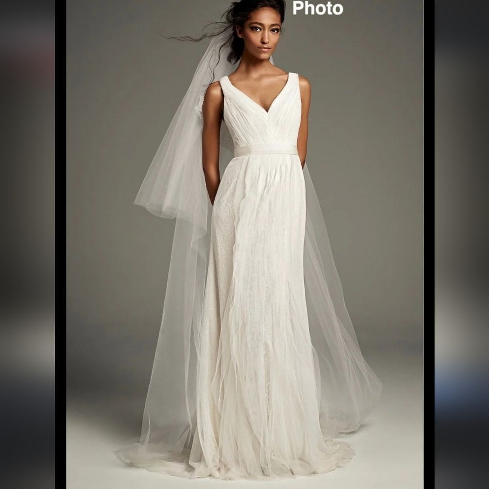 Vera Wang Amazing Ivory/Nude Bridal Dress unaltered. Style VW351448. Size‎ 14